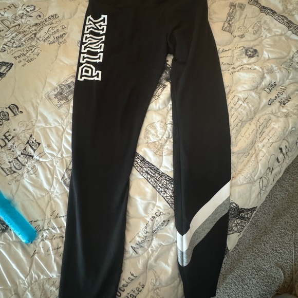 Yoga pants from Pink in excellent condition new without tag - Picture 2 of 3